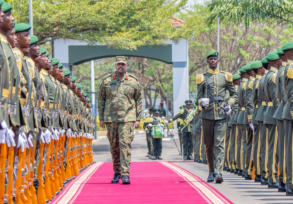 U Rwanda na Uganda biyemeje guteza imbere ubufatanye mu byagisirikare